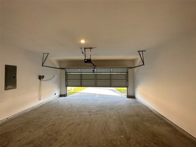 Building Photo - 16504 Moss Ln