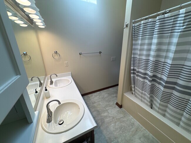 Building Photo - 9229 Westdrum Ct