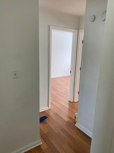 Upstairs hallway - 3251 Manor Glenn Ct