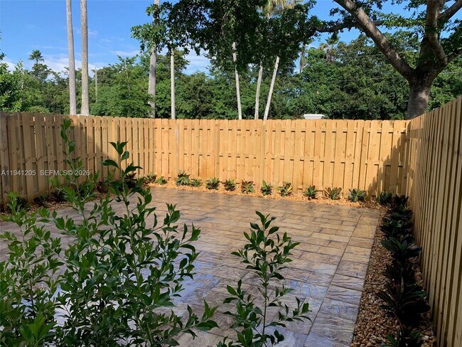 Building Photo - 1271 SE 27th Terrace