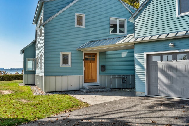 Building Photo - 1 Shoreline Dr