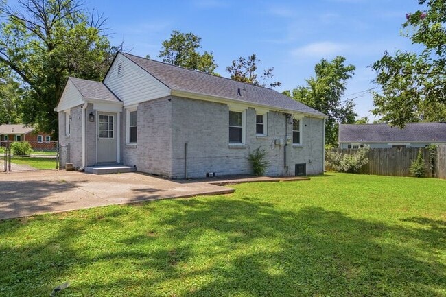 Building Photo - 240 Ridgeway Dr