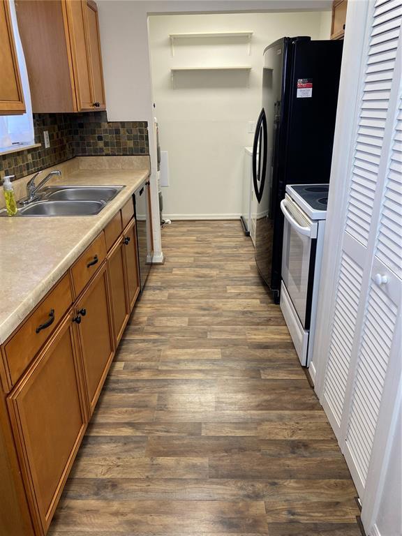 Building Photo - 14183 Pomona Ave