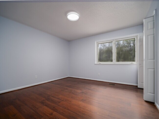 Building Photo - 102 McCall St