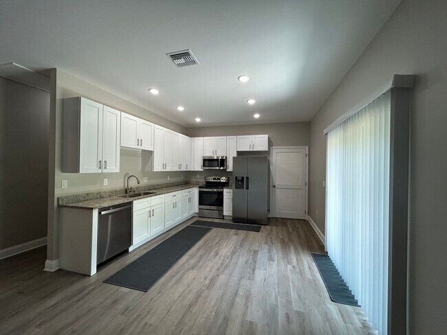 Building Photo - Renovated 3 Bedroom, 2 Bath Duplex Home in...