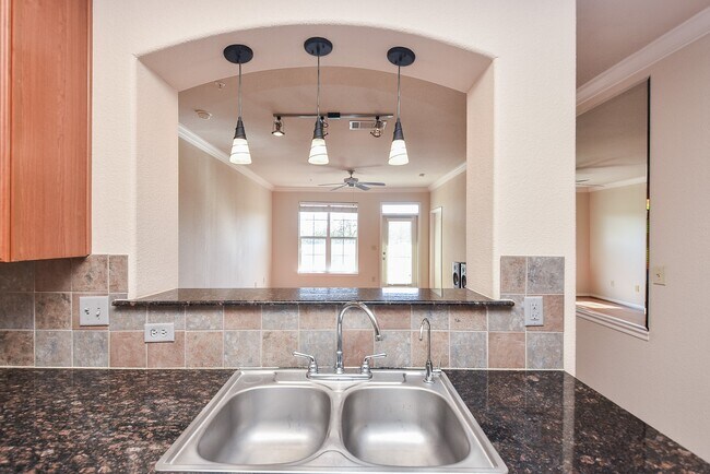 Building Photo - 1711 Old Spanish Trl