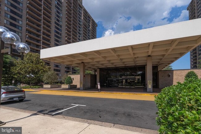 Building Photo - 3701 S George Mason Dr
