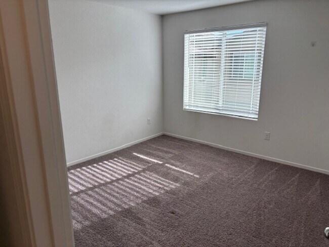 Building Photo - Lemmon Valley Townhouse