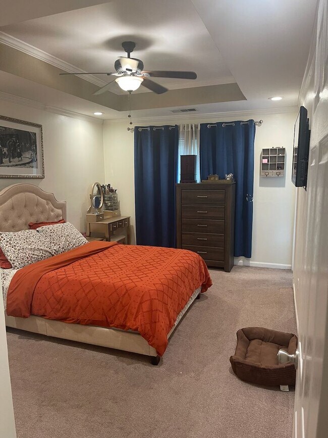 Building Photo - Cute Bungalow, Less Than Half Mile From We...
