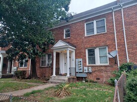 Building Photo - 1904 M St NE