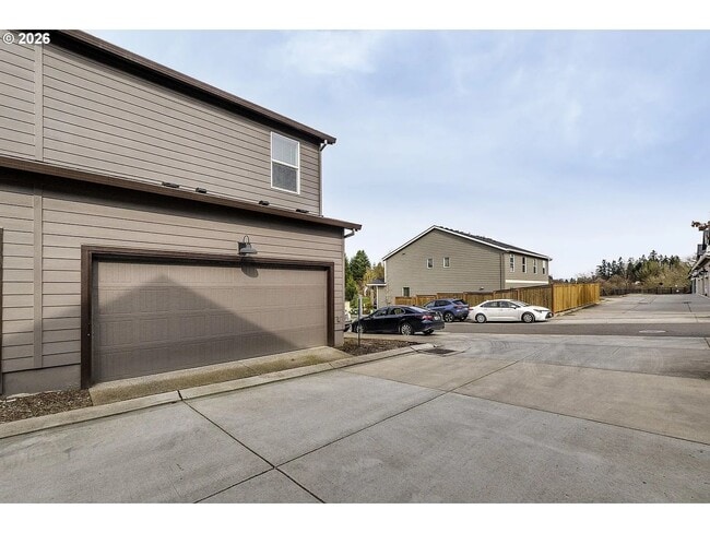 Building Photo - 898 N 18th Ave