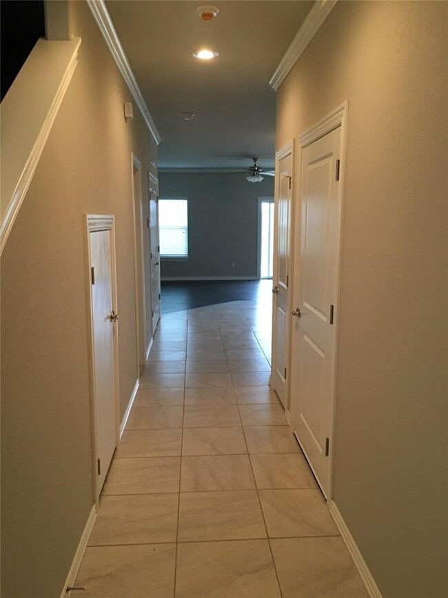 Building Photo - 2725 W Kilimanjaro Way