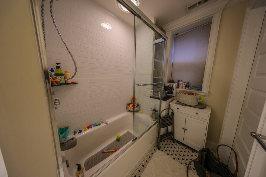 Building Photo - 1803 Beacon St