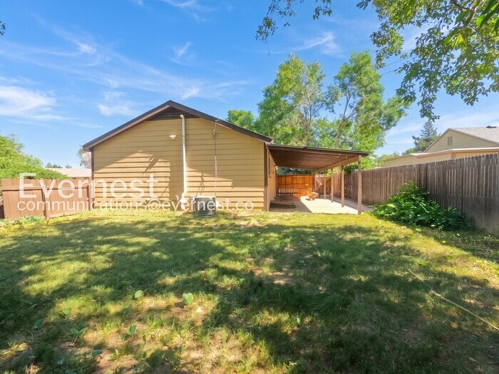 Building Photo - 226 Columbine Ct