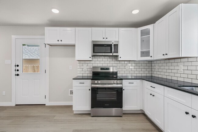 Building Photo - Brand New, Modern, and Ready for You in Temple, TX!