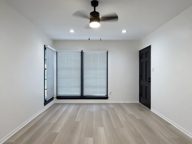 Building Photo - 4446 Linden Ave