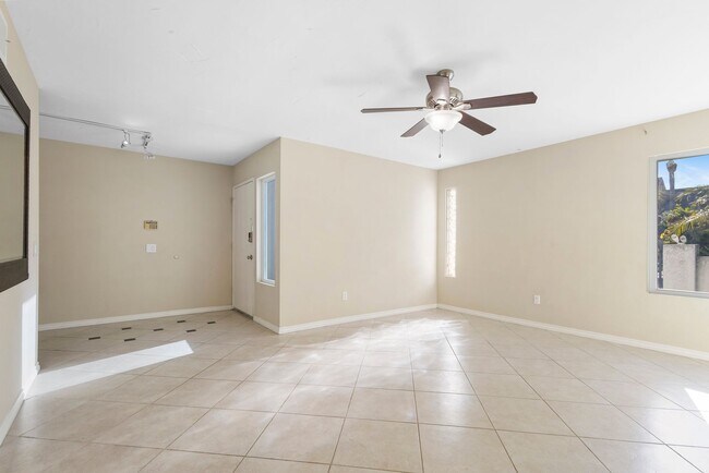 Building Photo - 3 Bedroom 2 Bathroom home available DECEMB...