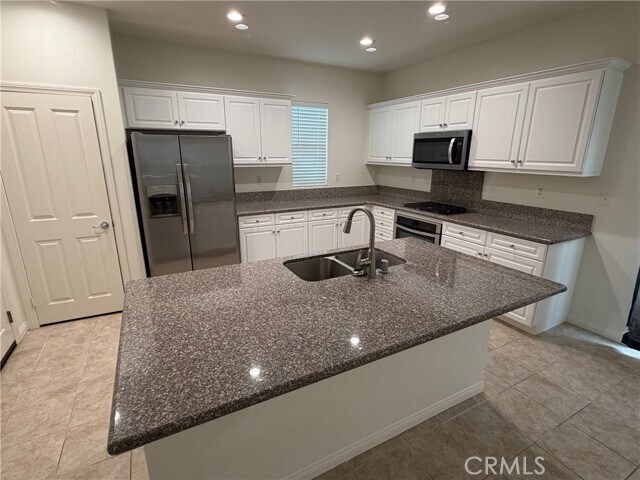 Building Photo - 33 Latitude
