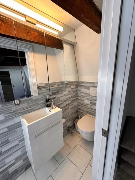 Building Photo - 7 E 75th St