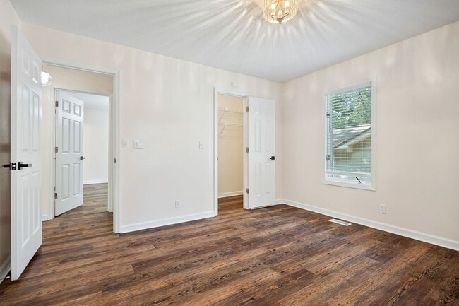 Building Photo - Location, location, location! 3 bedroom / 2 bath remodeled home in the middle of Fairfield Glade ...