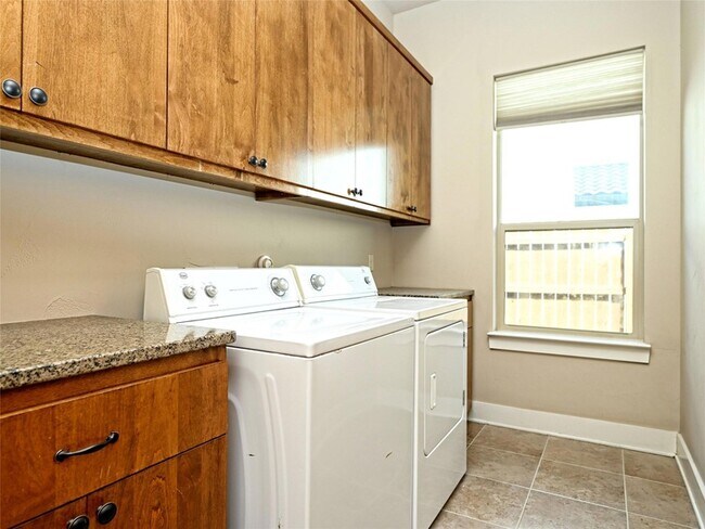 Building Photo - 3001 Noack Dr