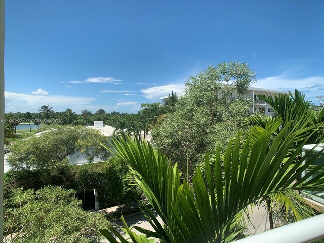 Building Photo - 1853 Jefferson Ave