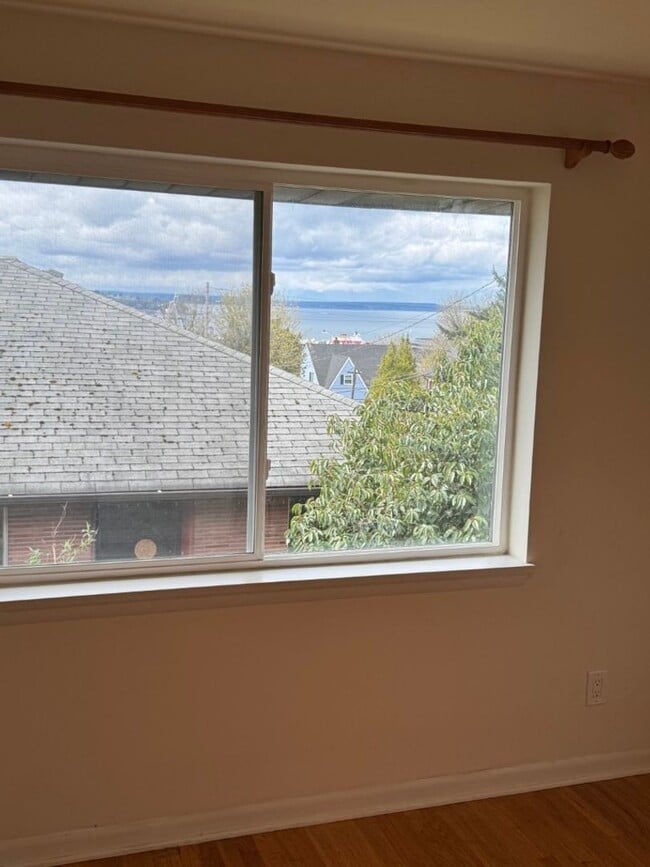 Building Photo - 2bd/1ba Seattle Apartment