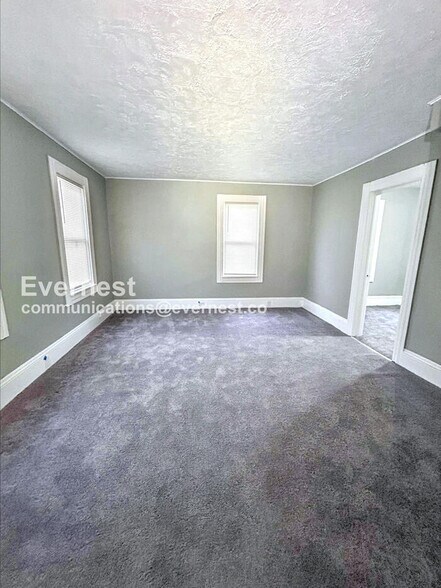 Building Photo - 1079 E 68th St