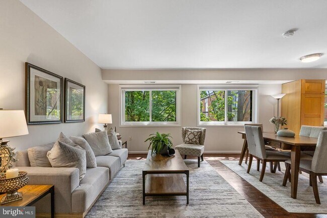 Building Photo - 3330 S 28th St