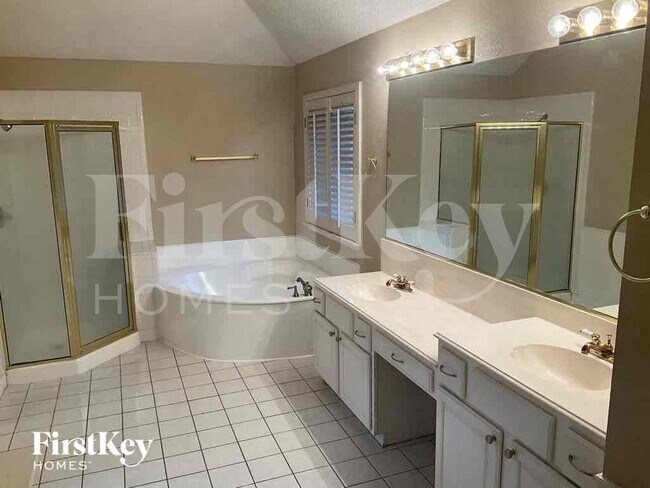 Building Photo - 2329 Bent Brook Dr