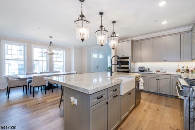 Building Photo - 37 Hillandale Dr