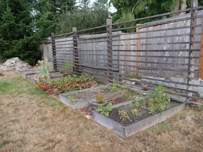 Building Photo - Charming Remodeled 2 Bedroom Shoreline Home
