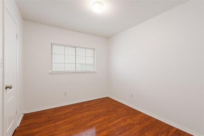 Building Photo - 11413 Kingsgate Dr