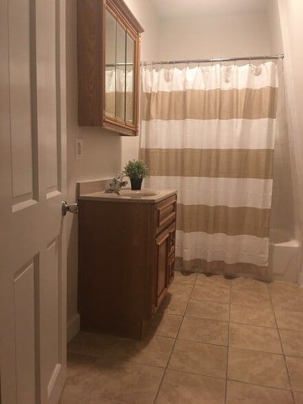 Building Photo - 76 Providence St