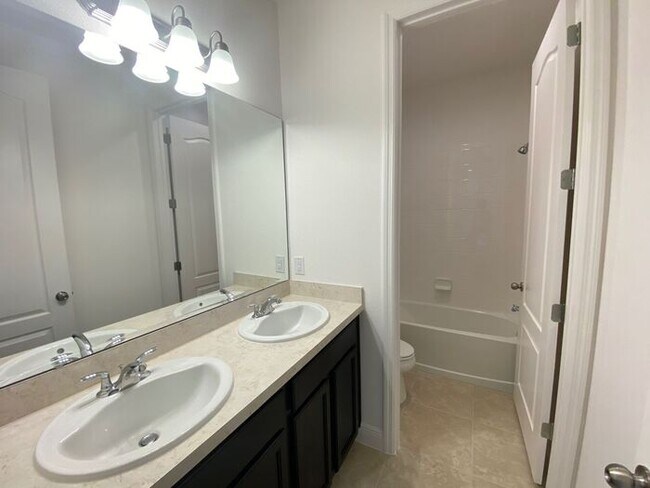 Building Photo - Hanover Lakes-4957 Olivia Court St. Cloud,...
