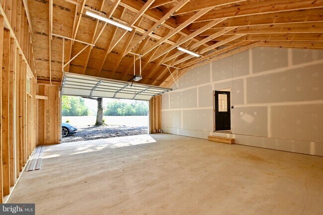 Building Photo - 7100 N Roxbury Mill Rd