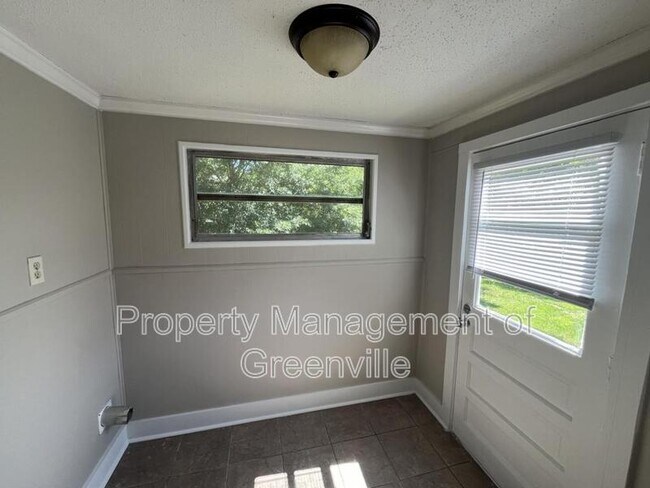 Building Photo - 105 S Piedmont Hwy