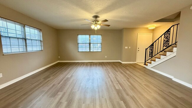 Building Photo - Newly Remodeled 3 Bed 2 Bath Gem in Prime ...