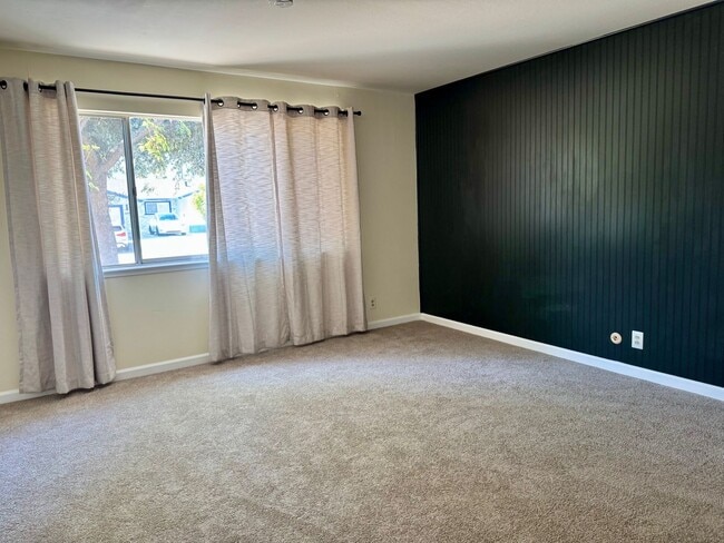 Building Photo - Remodeled 5 bedroom single level house - n...