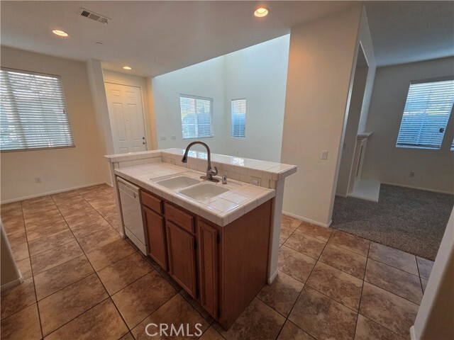 Building Photo - 2035 E Harvard Privado