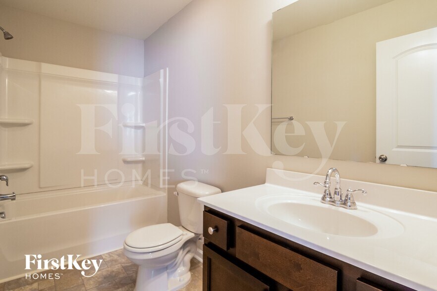 Building Photo - 143 Rockingham Way