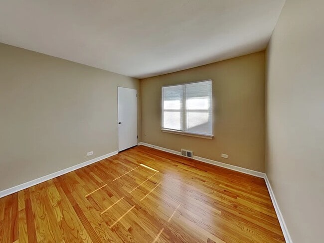 Building Photo - 51 E Adams St