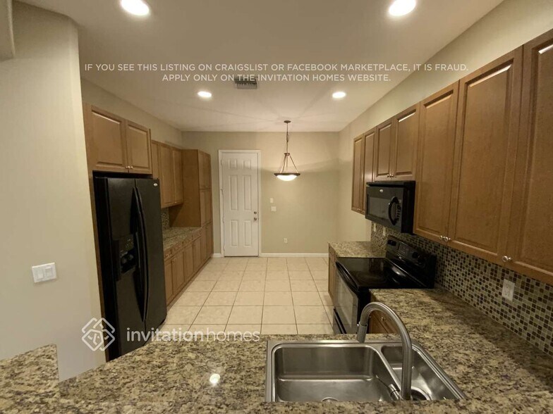 Building Photo - 102 W Prive Cir