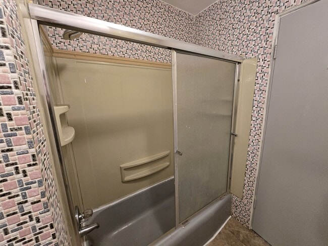 Building Photo - 4521 Rushmore Dr NE