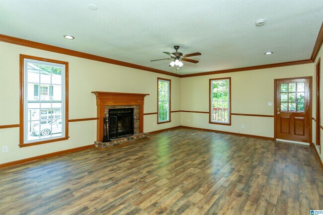 Building Photo - 917 Old Oak Trce