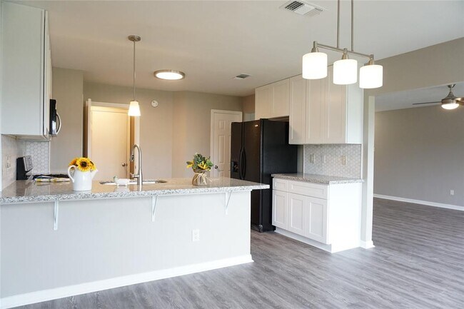 Building Photo - 18126 Almonte Ln