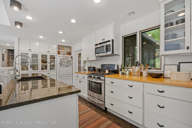 Building Photo - 46 E Pond Lilly Rd