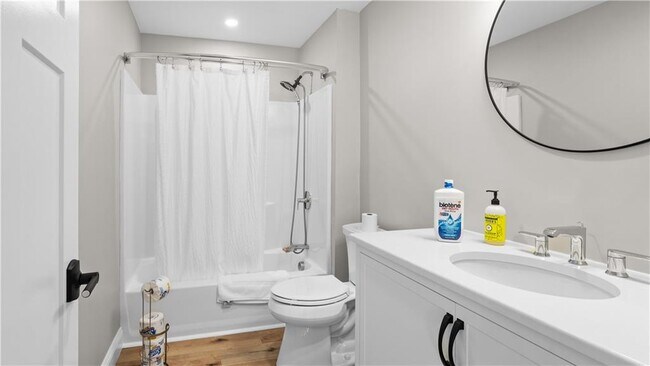 Building Photo - 1241 Saugatucket Rd