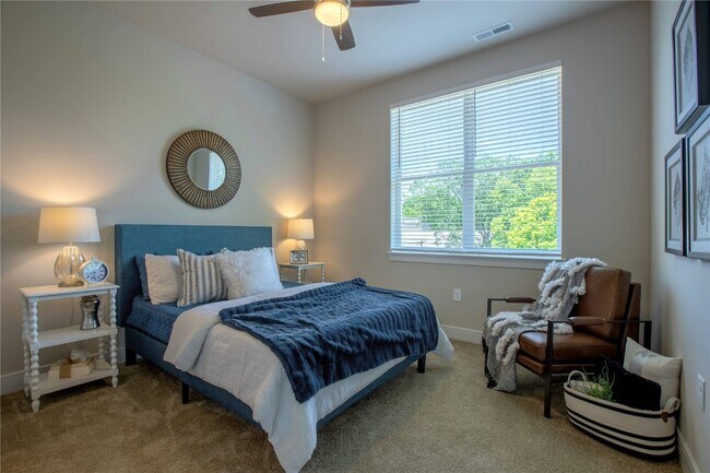 Building Photo - 226 E Lockwood Ave