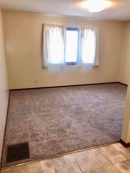 Building Photo - 1403 Hennessey St